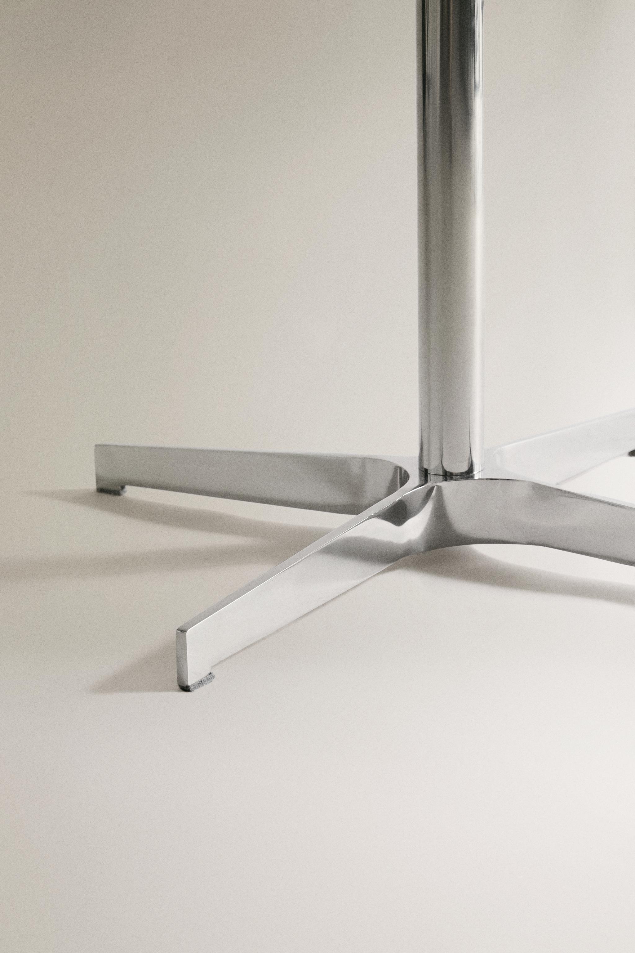 TABOURET EN CUIR ET ACIER INOXYDABLE